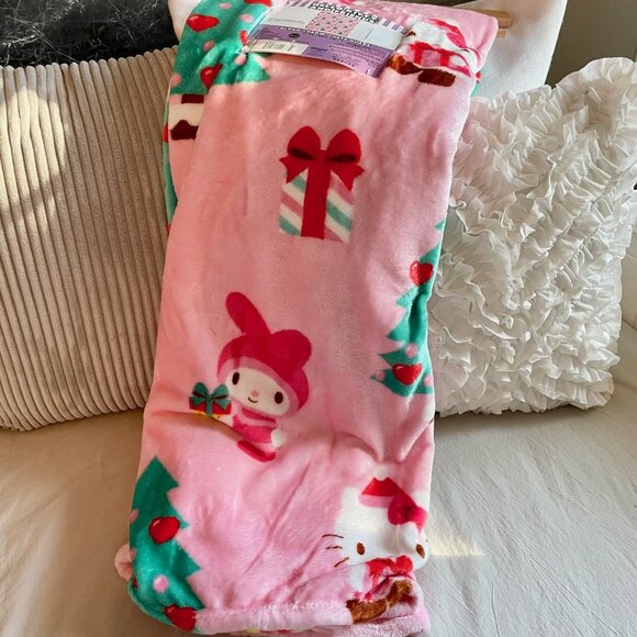 NEW WITH TAGS Christmas Hello Kitty & Friends Pink Blanket - Cinnamoroll Melody - Picture 1 of 2